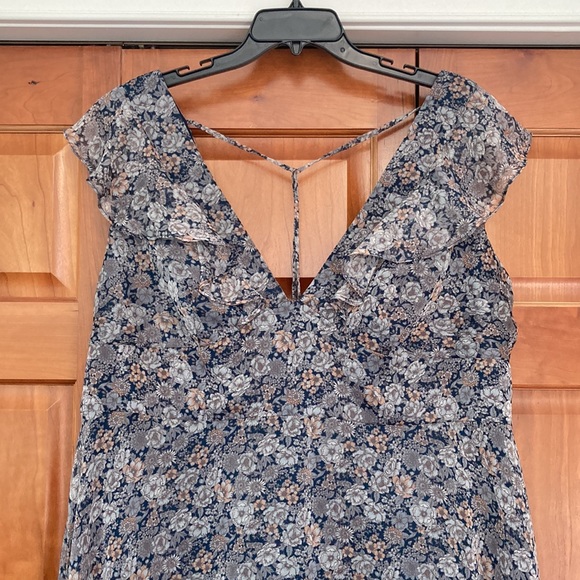 Beautiful floral David’s Bridal dress. Size 22 - Picture 2 of 9